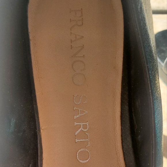 Cute pair of leather pumps by Franco Sarto - Picture 3 of 4